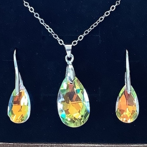 Jewelry - Multifaceted sparkling water drop  crystal necklace and earring set. NWT